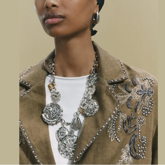 Zara Heart Medallion Necklace - Picture 2 of 4